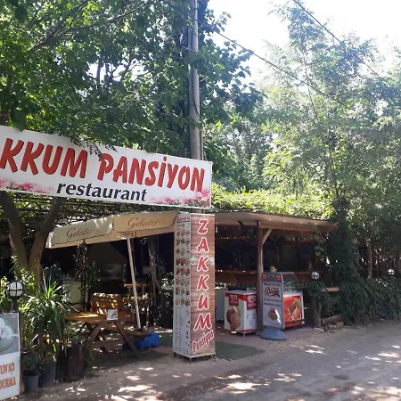 Zakkum Homestay *